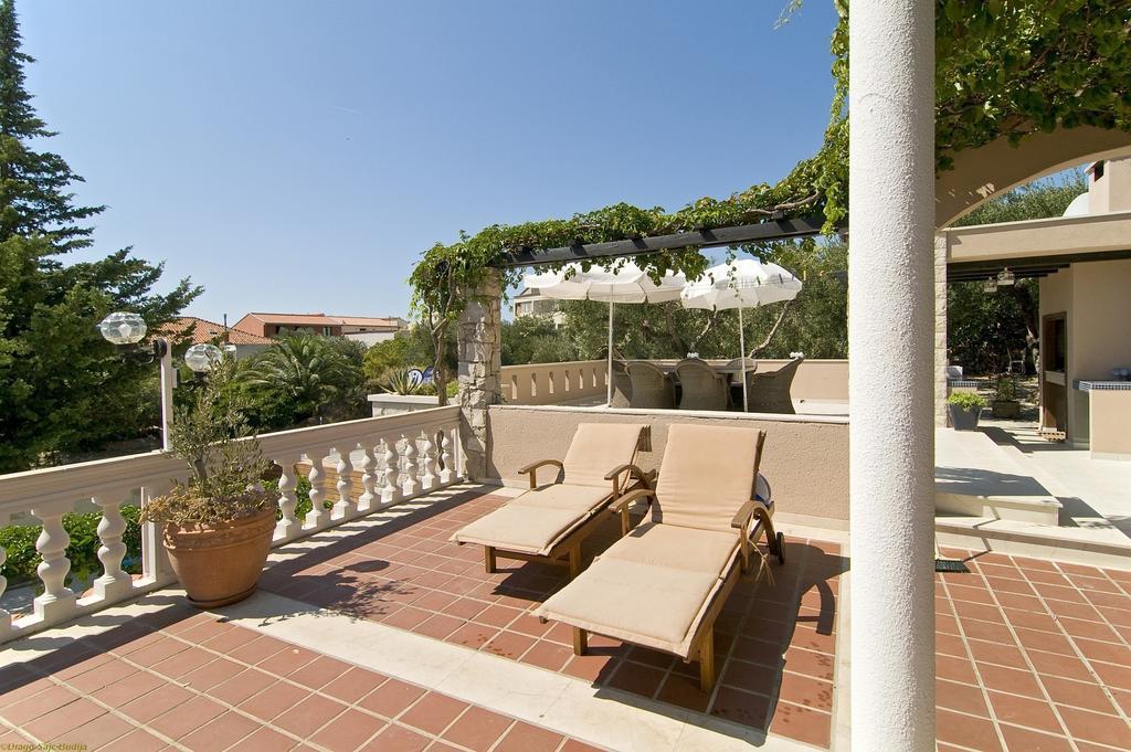 Villa Bougenvilia Tomas Tučepi Buitenkant foto