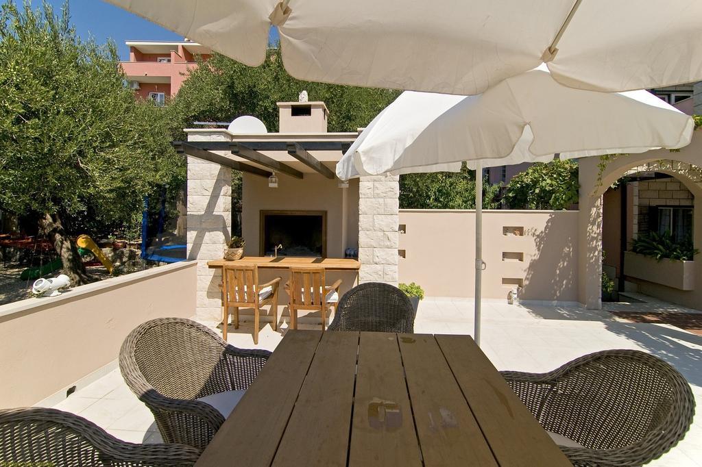 Villa Bougenvilia Tomas Tučepi Buitenkant foto