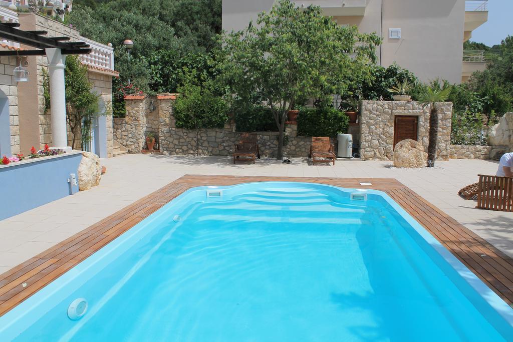 Villa Bougenvilia Tomas Tučepi Buitenkant foto