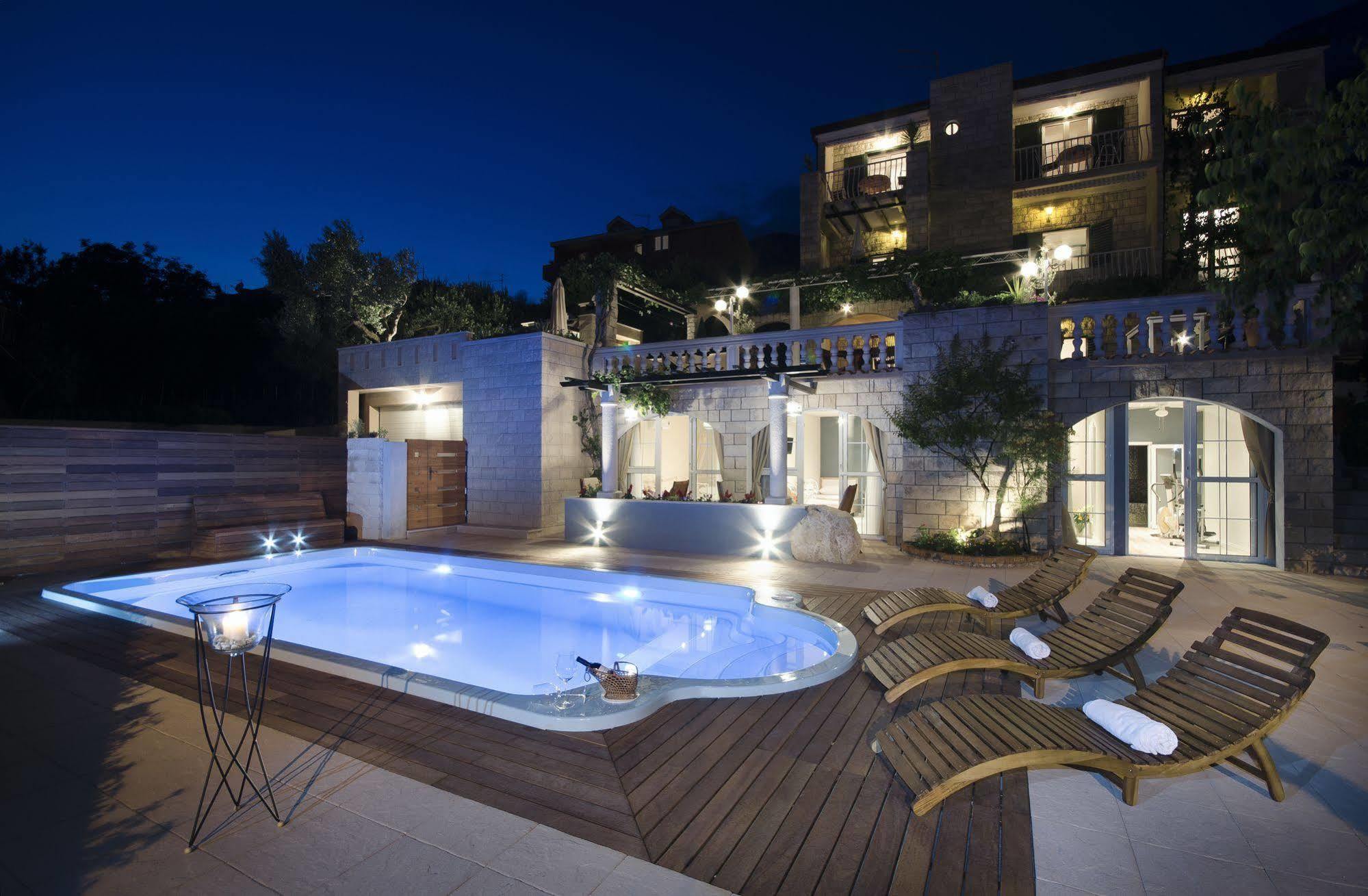 Villa Bougenvilia Tomas Tučepi Buitenkant foto