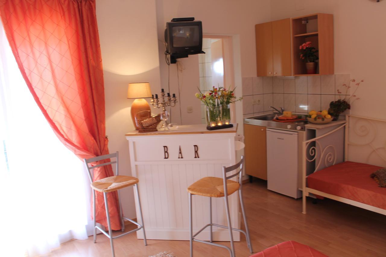 Villa Bougenvilia Tomas Tučepi Buitenkant foto